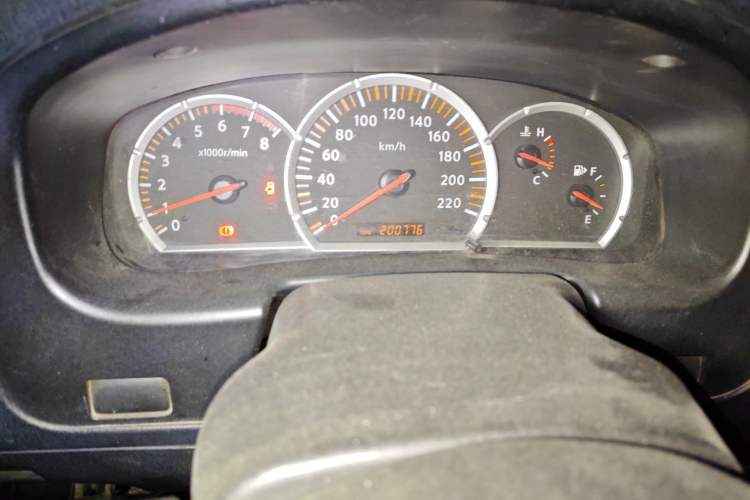 Used Nissan Paladin 2013 2.4L Two-Wheel Drive Standard Edition Emission Standard China IV Odometer Close Up