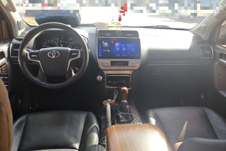 Used Toyota Prado 2018 3.5L Automatic TX-L Center Console