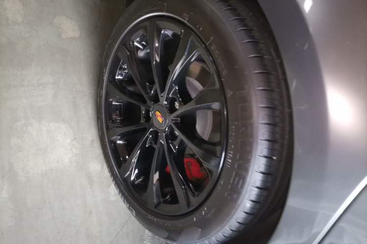 Used Cadillac CT5 2020 28T Leading Sport Model Right Rear Wheel Hub