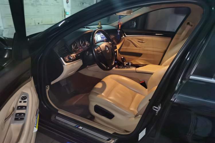 Used BMW 5 Series 2013 530Li Leading Model