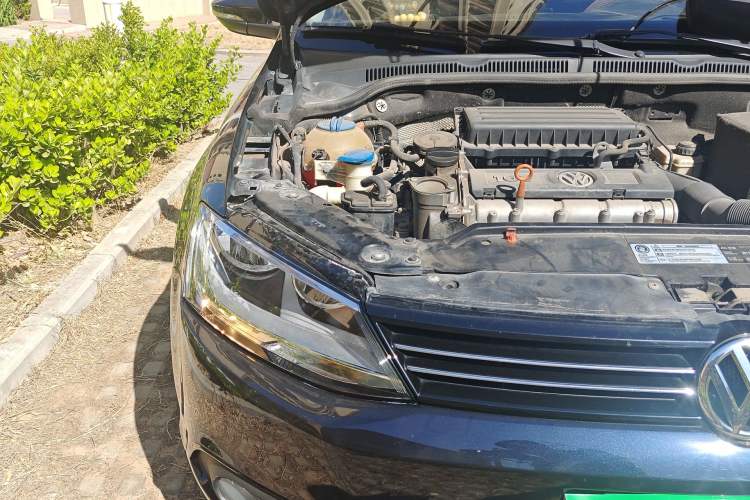 Used Volkswagen Sagitar 2014 Revised Version 1.6L Manual Comfort Edition Right Front Headlight