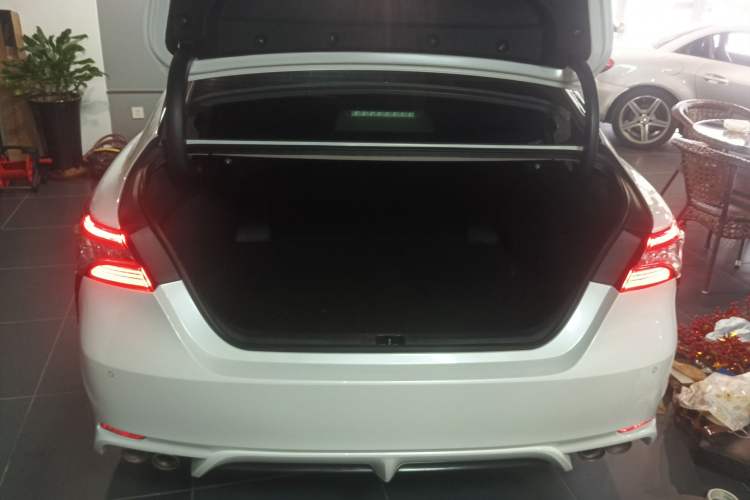 Used Toyota Camry 2019 2.5S FENGSHANG Version China VI Standard Trunk