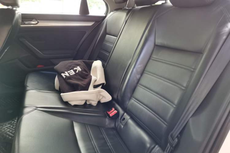 Used Volkswagen Lamando 2015 230TSI DSG Fashion Edition Left Rear Seat