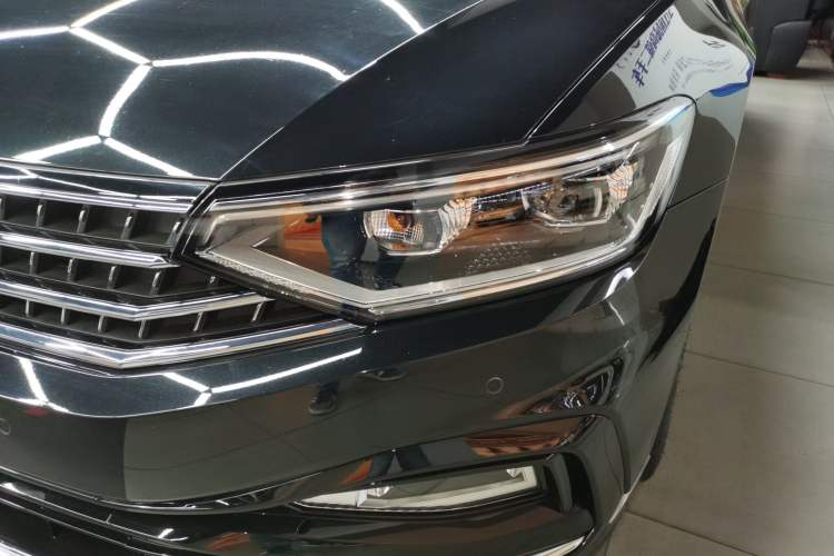 Used Volkswagen Magotan 2023 2 Million Units Limited Edition 330TSI DSG Leading Version
