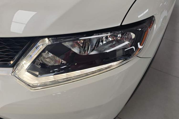 Used Nissan X-Trail 2015 2.0L CVT Comfort MAX Edition 2WD
