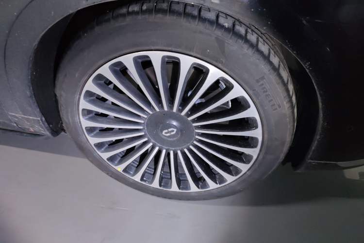 Used Hima AITO M9 2025 Extended-Range Ultra Version 52 kWh 6-Seater Right Front Wheel Hub