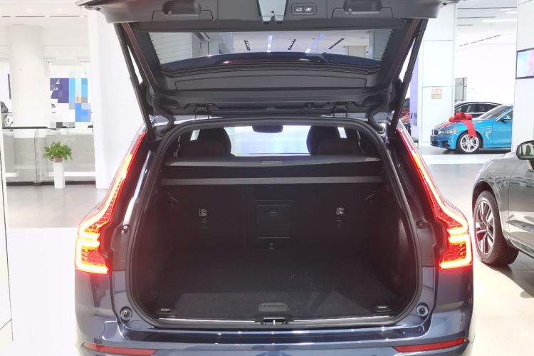 Used Volvo XC60 2023 B5 4x4 Smart Luxury Edition