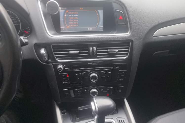 Used Audi Q5 2013 40 TFSI Ambition Audio And AC Panel