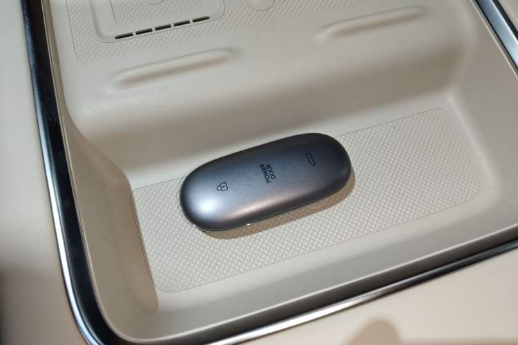 Used Li Auto MEGA 2024 Ultra Model
