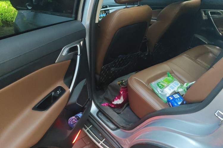 Used Geely Auto Emgrand X7 Sport 2016 1.8TD Automatic ZhiZun Version Left Rear Seat