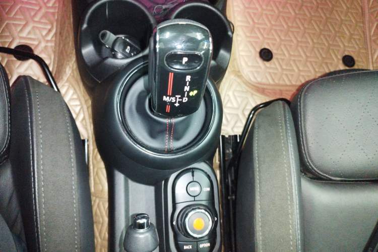 Used MINI 2018 2.0T COOPER S Racing Driver Gear Lever