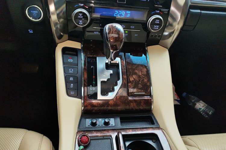 Used Toyota Alphard 2020 Dual-Engine 2.5L Luxury Edition
