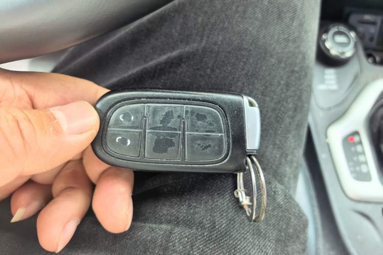 Used Jeep Cherokee 2016 2.4L Professional Edition Vehicle Key