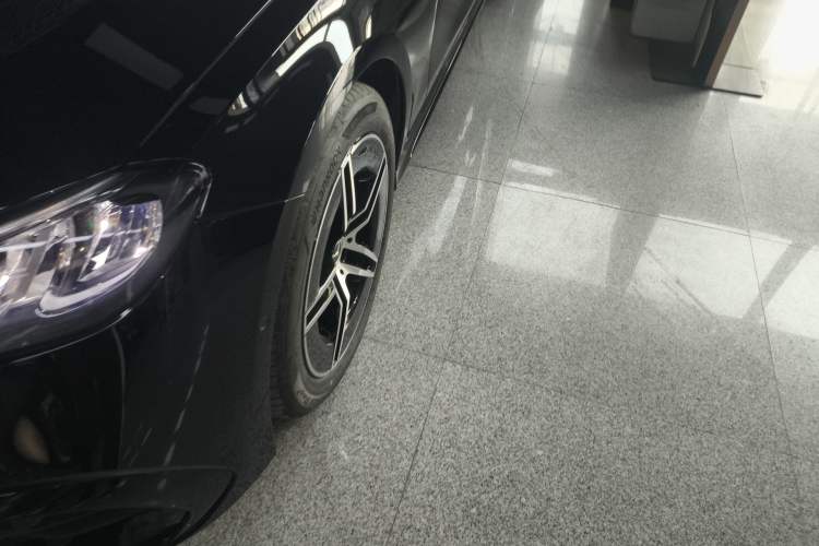 Used Mercedes-Benz E-Class 2025 Year Restyled E 260 Sport Edition Left Front Wheel Hub