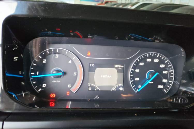 Used Ford Transit 2023 2.0T Diesel Manual Multifunction Commercial Vehicle Mid-axle Mid-roof 5/6 Seats