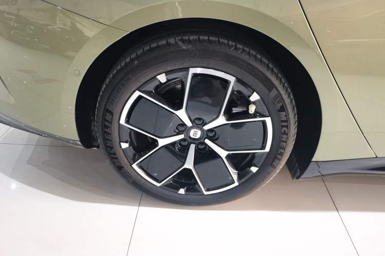 Used Xiaomi Auto SU7 2024 Rear-Drive Long-Range Intelligent Driving Version