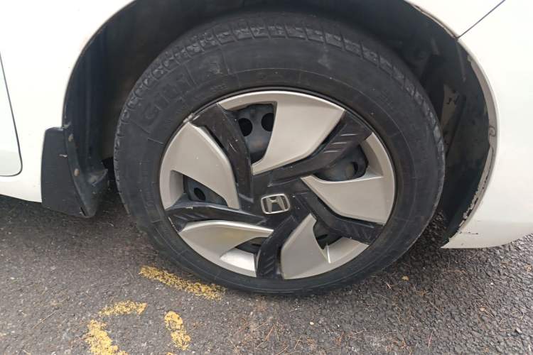 Used Honda Fit 2014 1.5L LX Manual Comfort Model Right Front Wheel Hub