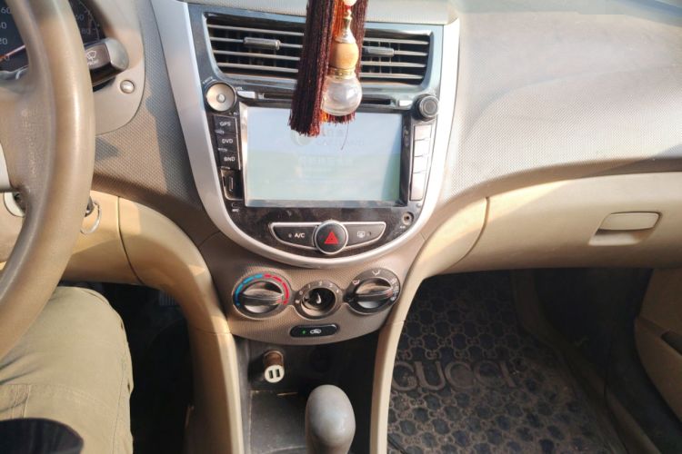 Used Hyundai Verna (older generation) 2013 Sedan 1.4L Automatic Standard GL Model Audio And AC Panel