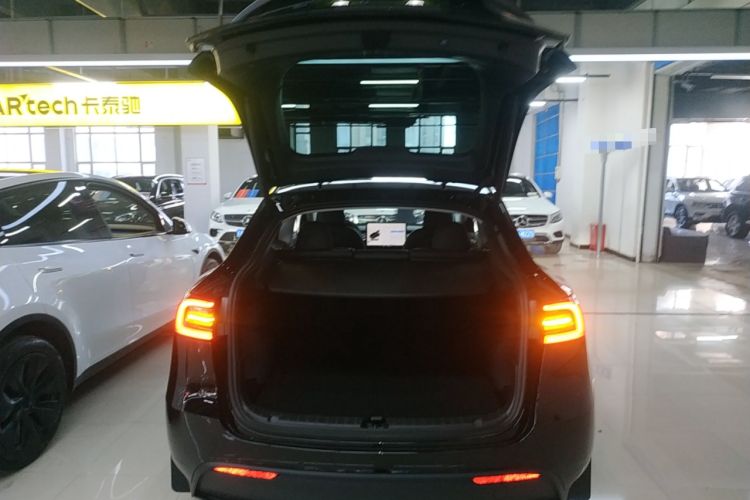 Used Tesla Model Y 2023 Long-Range All-Wheel-Drive Version
