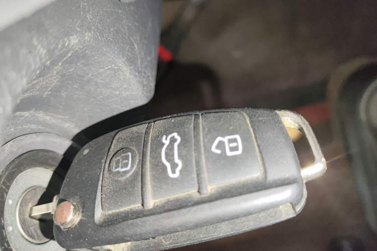 Used Chery New Energy QQ Ice Cream 2022 170km Sundae Phosphate Lithium-Ion Interior 1