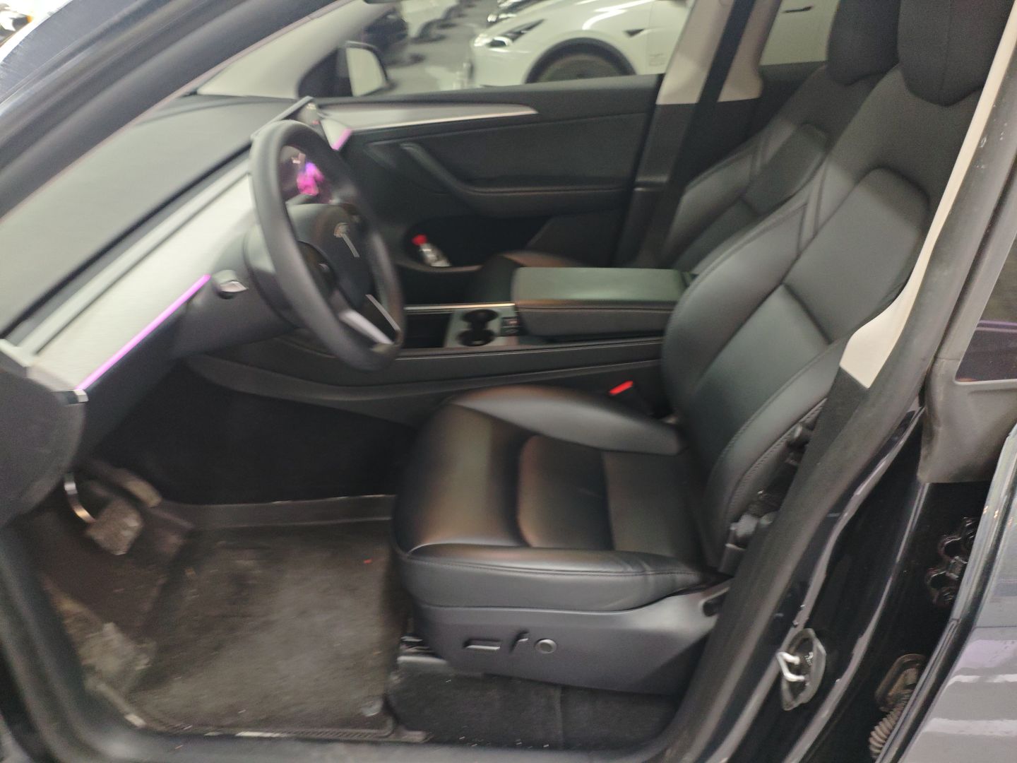 Переднее сиденье в автомобиле