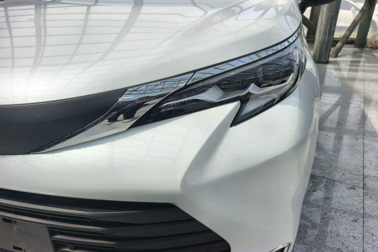 Used Toyota SIENNA 2026 Model 2.5L Dual-Engine Two-Wheel-Drive Comfort Edition
