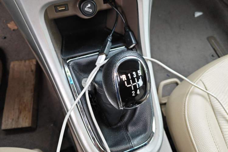 Used Buick GT 2012 GT 1.6L Manual Entry-Level Model Gear Lever