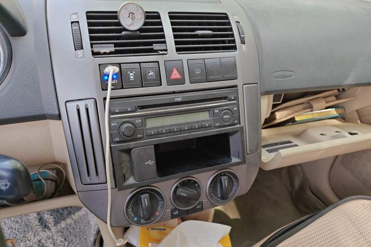 Used Volkswagen Polo 2009 Jingqu 1.4L Manual Elegant Edition Audio And AC Panel