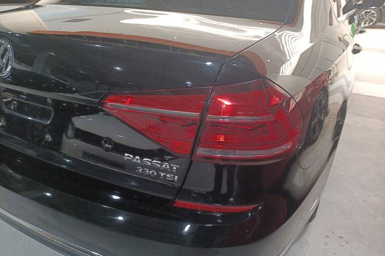 Used Volkswagen Passat 2017 330TSI DSG Luxury Edition Exterior 3