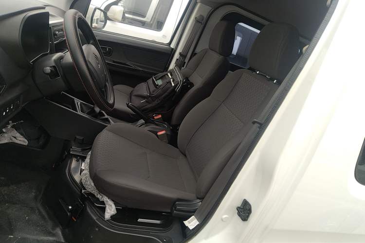 Used Chana Ruixing M60 2023 1.5L GDI Comfort-Class Passenger Vehicle 6/7 Seats
