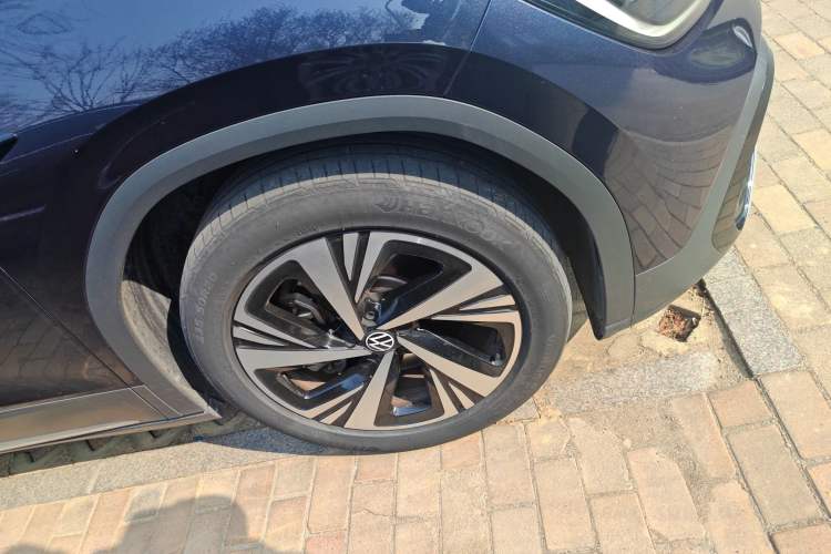 Used Volkswagen ID.6 CROZZ 2021 Long-Range PRO Edition Right Front Wheel Hub