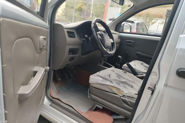 Used Wuling Rongguang V 2018 1.5L Practical Version Driver Seat