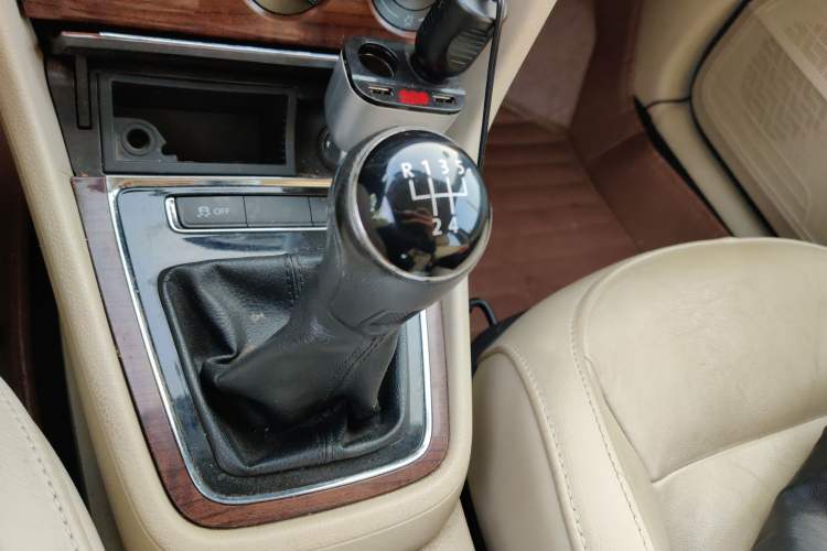 Used Volkswagen Lavida 2013 Restyled Classic 1.6L Manual Comfort Edition Gear Lever