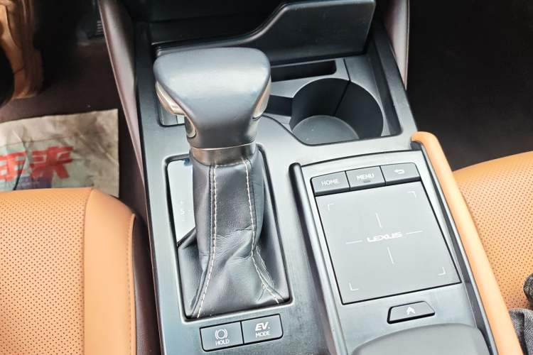 Used Lexus ES 2018 300h Premier Edition China VI Standard Gear Lever