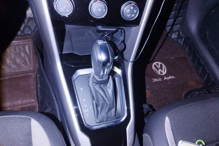 Used Volkswagen T-ROC 2021 280TSI DSG Two-Wheel Drive Elite Connect Edition