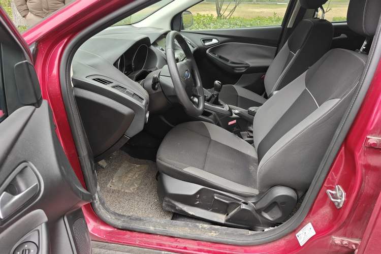 Used Ford Focus 2012 Hatchback 1.6L Manual Comfort Model
