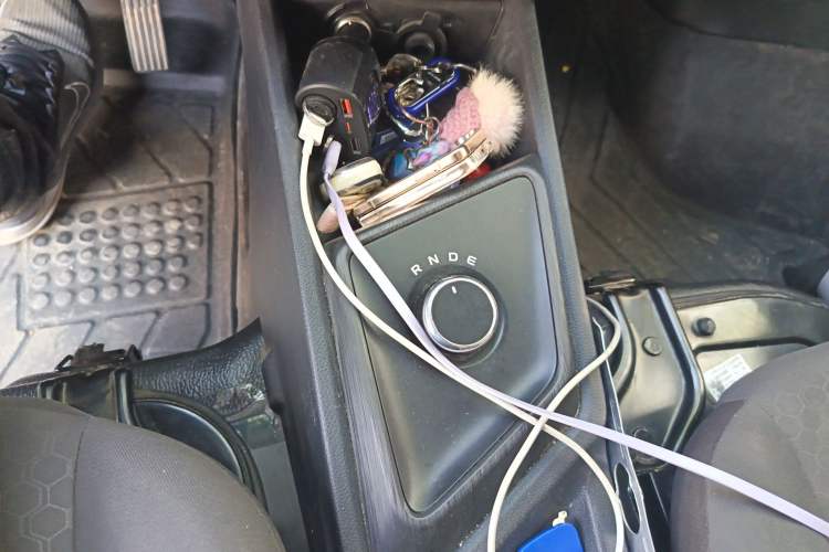 Used CHANGAN KAICHENG Ruixing EM60 2025 Passenger Version Comfort Edition 6 Seats 300 km Range Side-Hinged Doors Gear Lever