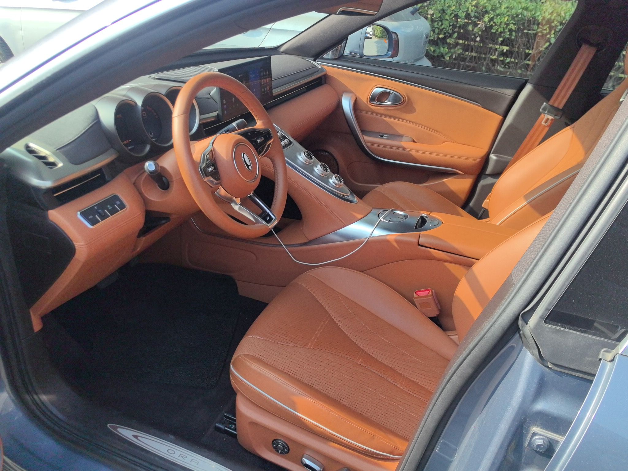 Переднее сиденье в автомобиле