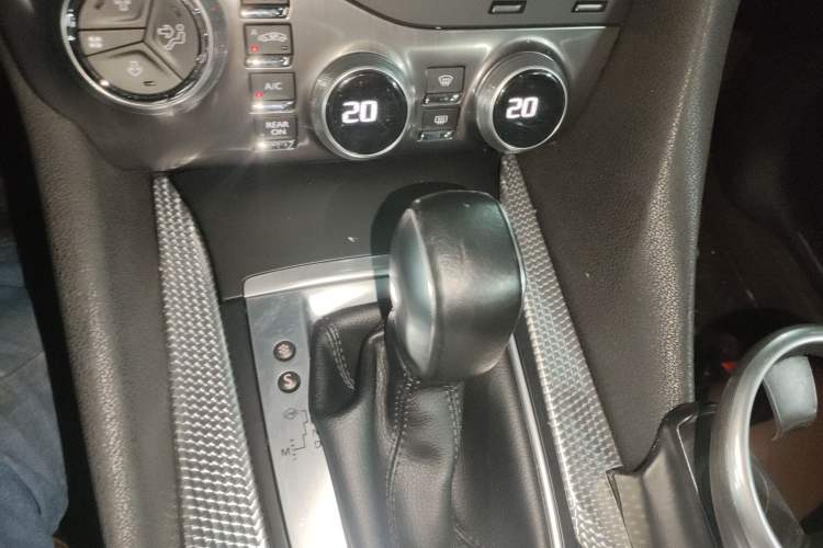 Used DS 5 2014 1.6T Luxury Edition THP200