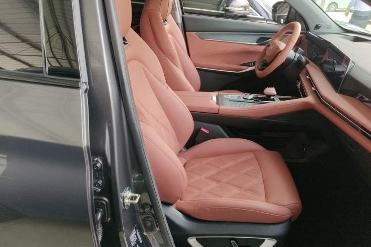 Used CHANGAN CS75 PLUS 2023 3rd Generation 1.5T Automatic Pilot Model Right Front Seat