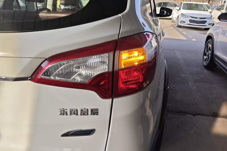 Used Venucia T70X 2016 2.0L CVT SmartFun Sport Edition