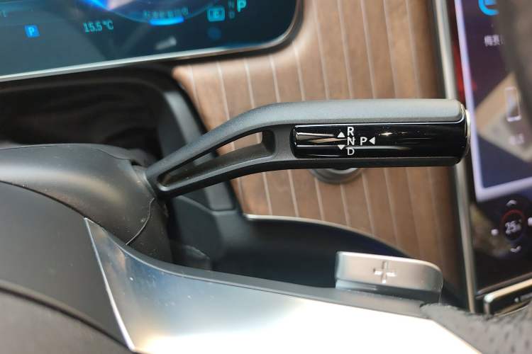 Used Mercedes-Benz EQE SUV 2023 350 4MATIC Luxury Edition Gear Lever