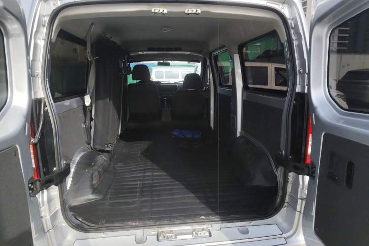 Used CHANGAN KAICHENG Ruixing M60 2023 1.5L GDI Comfort-Class Passenger Vehicle 6/7 Seats Trunk