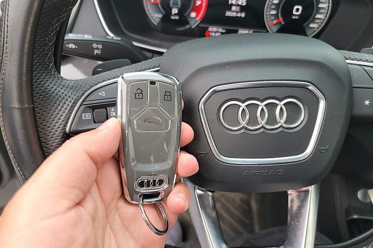 Used Audi Q5L Sportback 2021 40 TFSI Luxury Edition Vehicle Key