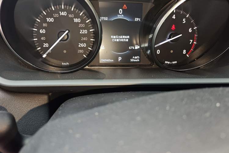 Used Land Rover Range Sport 2016 3.0 SC V6 SE Odometer Close Up