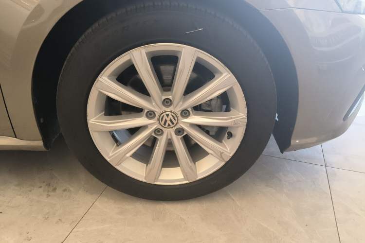 Used Volkswagen Passat 2016 280TSI DSG Prestige Edition Right Front Wheel Hub