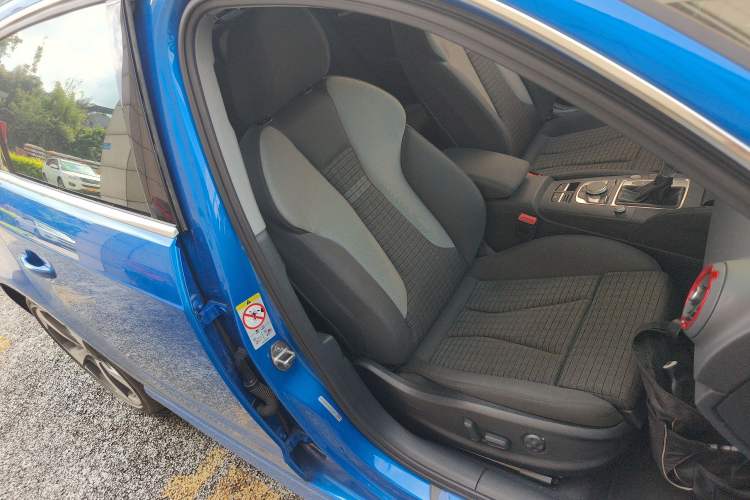 Used Audi A3 2020 Sportback 35 TFSI Sporty Model China VI Right Front Seat