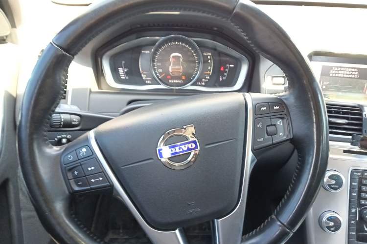 Used Volvo XC60 2017 T5 AWD Smart Upgrade Edition
