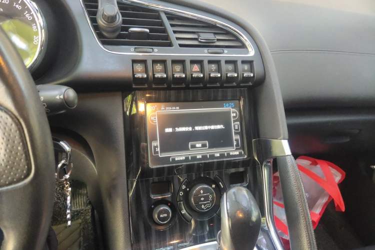 Used Peugeot 3008 2015 1.6THP Automatic Prestige Edition Audio And AC Panel