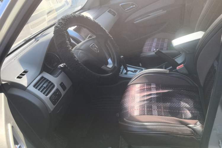 Used Baojun 630 2012 1.5L DVVT automatic comfort version Left Front Seat